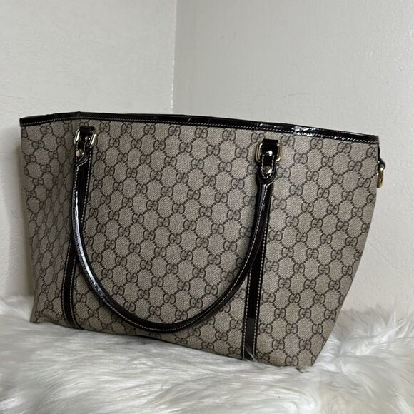💯Authentic Gucci Tote Magnetic Closure 🍀 - Picture 8 of 17